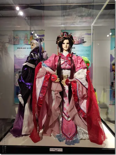 弓浜絣にこけしの帯留で台湾の伝統人形劇「布袋戯（ポテヒ）」の展覧会
