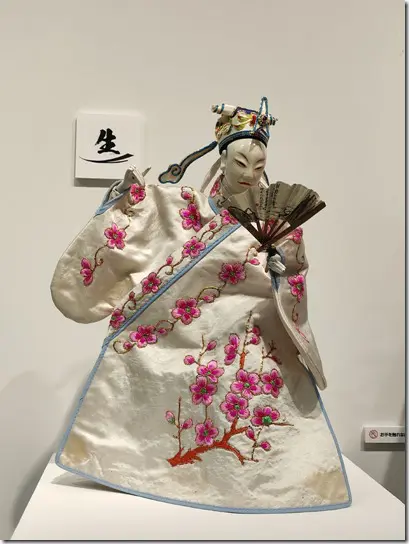 弓浜絣にこけしの帯留で台湾の伝統人形劇「布袋戯（ポテヒ）」の展覧会