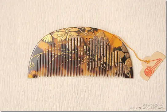 櫛を髪飾りとして使う方法・落とさない工夫 ～大正・昭和期の「べっ甲